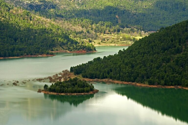 Pantano del Tranco en la reserva de caza de Cazorla